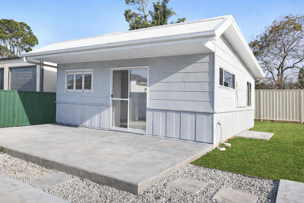 7a Noble Pde, Lake Heights, NSW 2502