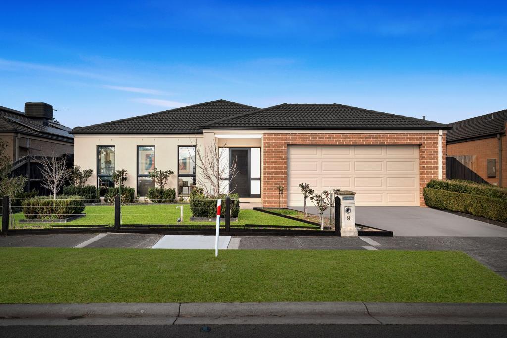 9 KINGSBARN CT, CRANBOURNE, VIC 3977