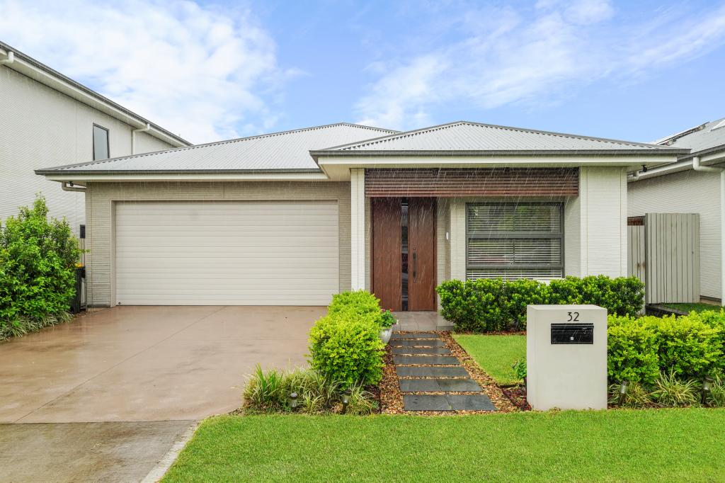 32 Haselgrove St, Gledswood Hills, NSW 2557