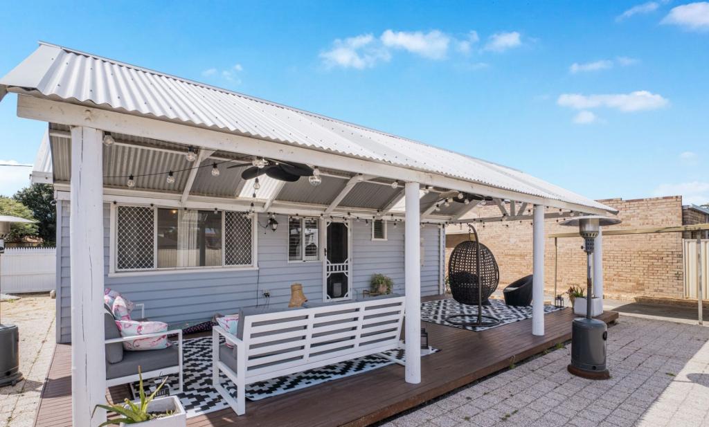 4 Finnan St, Cloverdale, WA 6105
