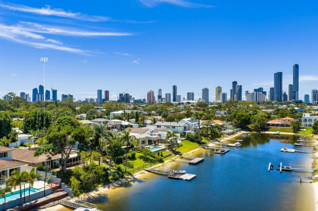 18 Bombala St, Broadbeach Waters, QLD 4218