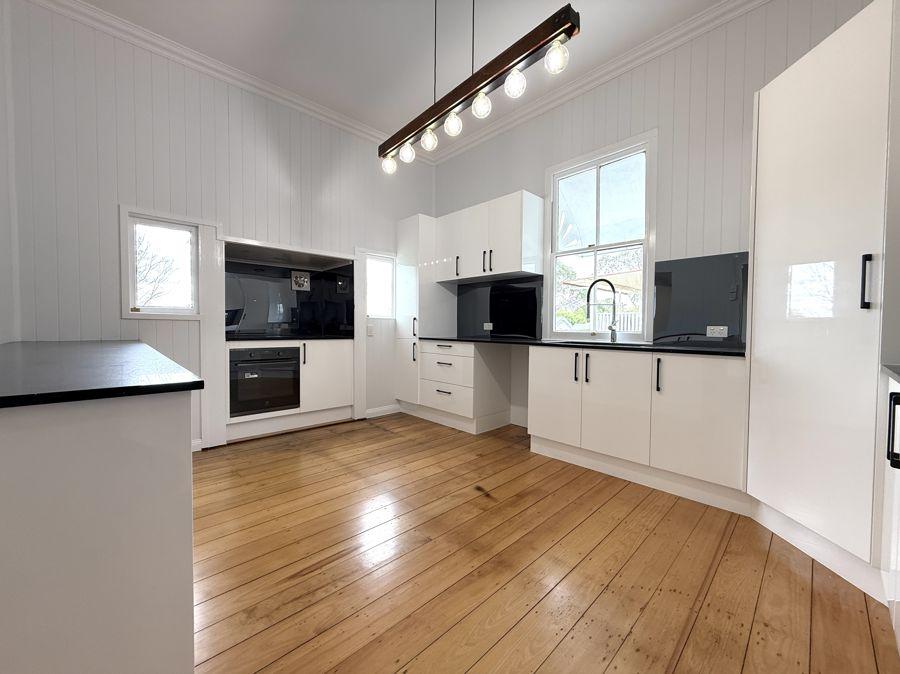 26 Pine Mountain Rd, North Ipswich, QLD 4305