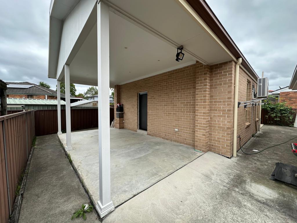 40A APACHE RD, BOSSLEY PARK, NSW 2176