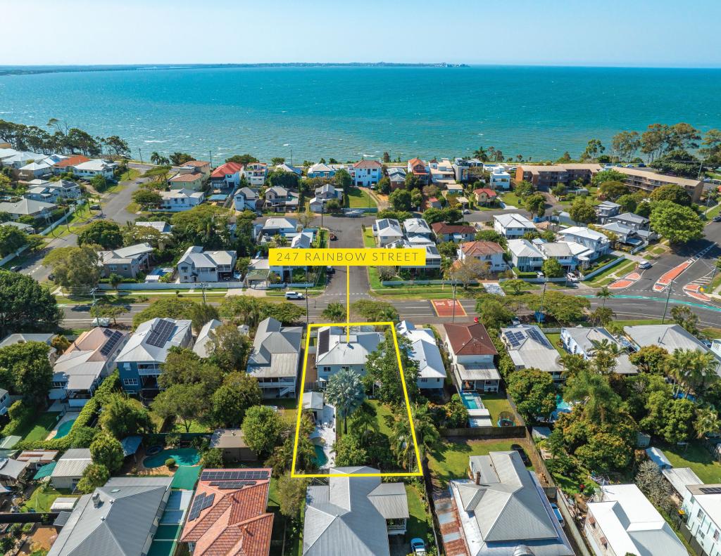 247 Rainbow St, Shorncliffe, QLD 4017