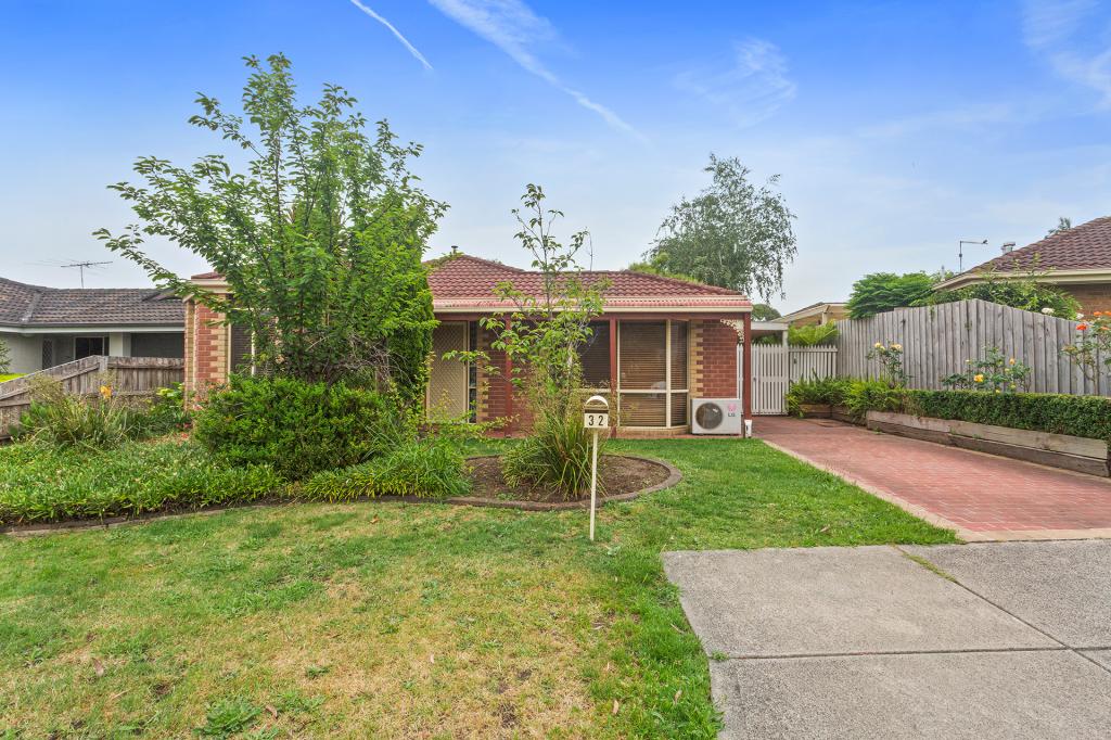 32 Warrawong Dr, Berwick, VIC 3806