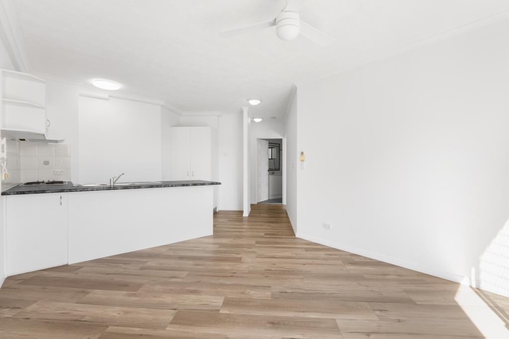 17/10-12 BATH ST, LABRADOR, QLD 4215