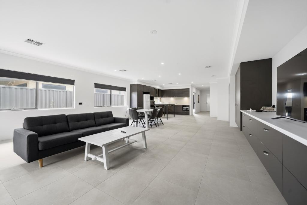 6 Camberwell Vsta, Piara Waters, WA 6112