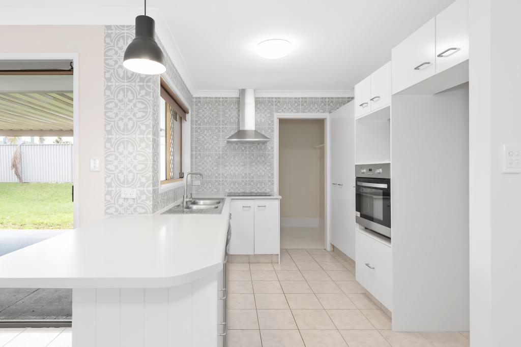24 Queen Charlotte Ct, Mudgeeraba, QLD 4213