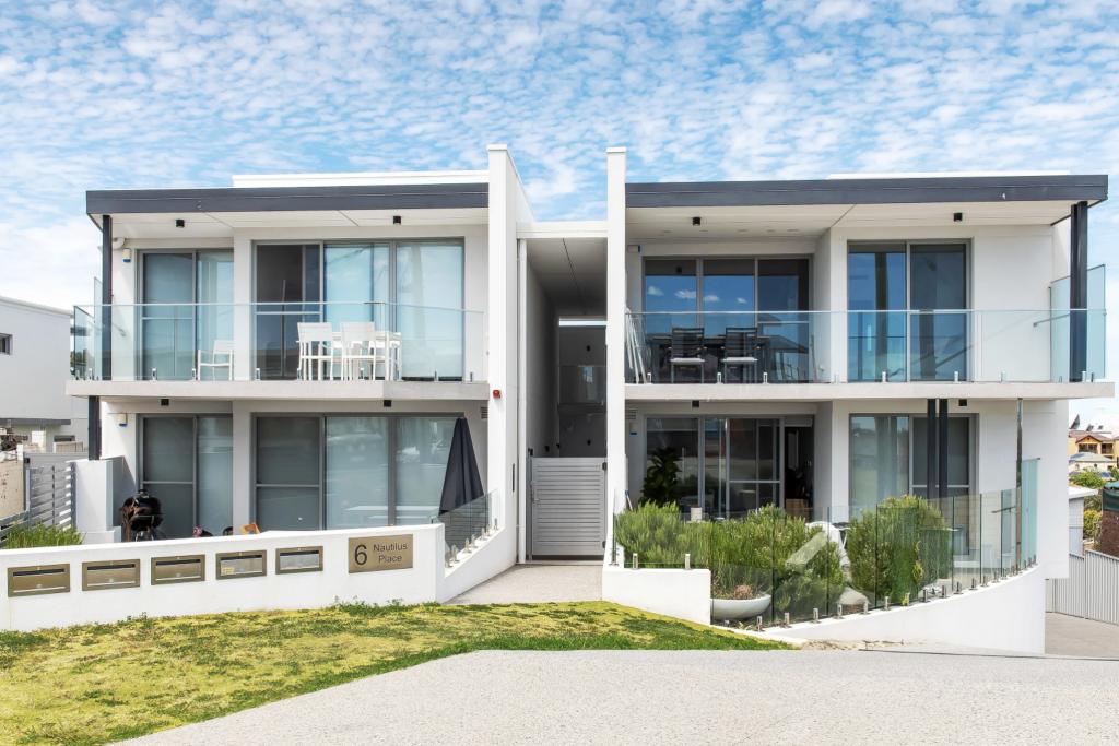 3/6 Nautilus Pl, Scarborough, WA 6019