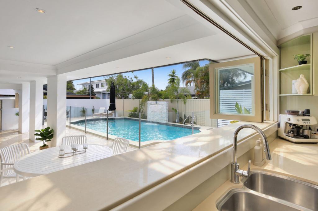 18 Dabchick Dr, Burleigh Waters, QLD 4220
