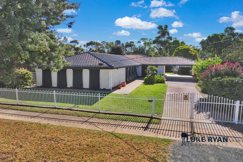 8 Mackay St, Rochester, VIC 3561