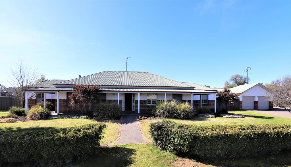 2 CHELONIA ST, COOTAMUNDRA, NSW 2590