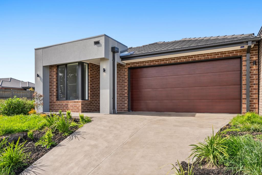 47 KYANITE BVD, DONNYBROOK, VIC 3064
