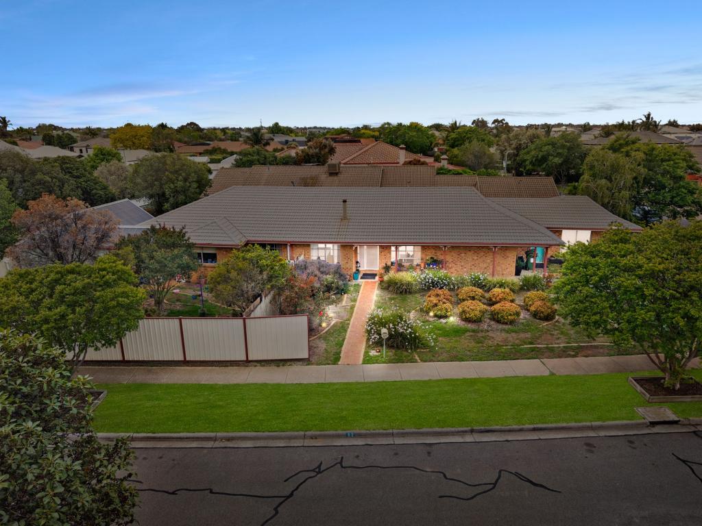 52 Hopetoun Rd, Werribee, VIC 3030