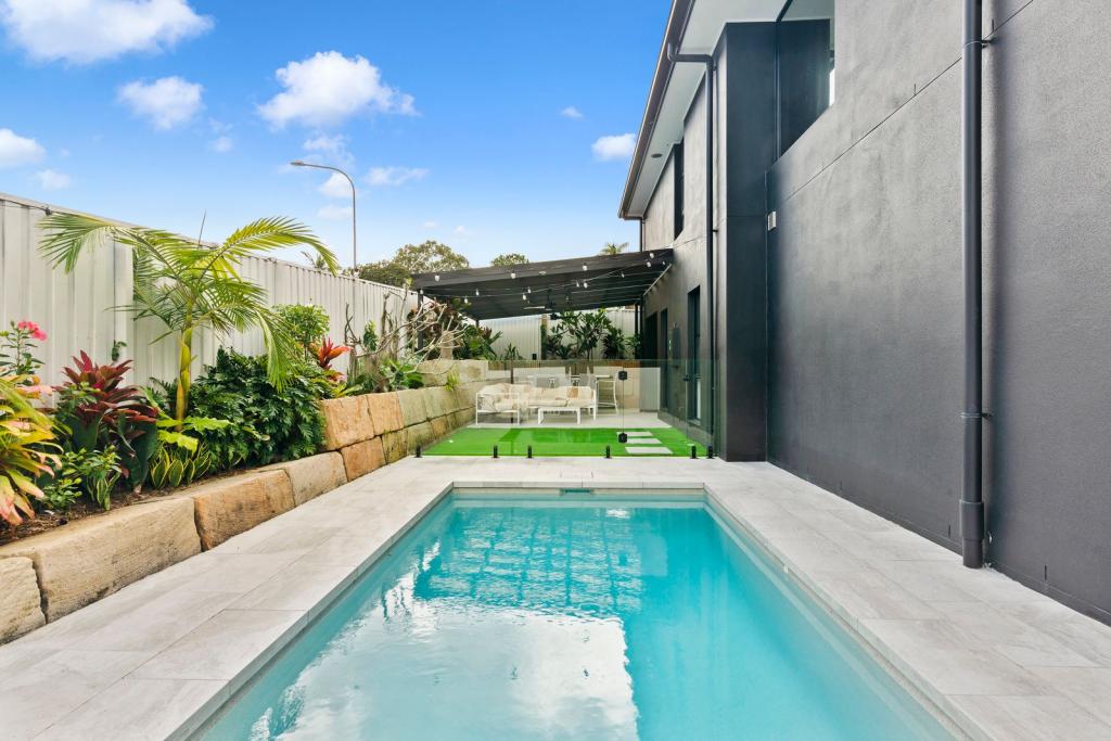 6 Taperell Dr, Tugun, QLD 4224