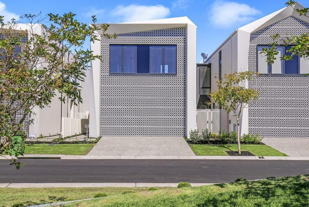 13 Concourse Dr, Mermaid Waters, QLD 4218