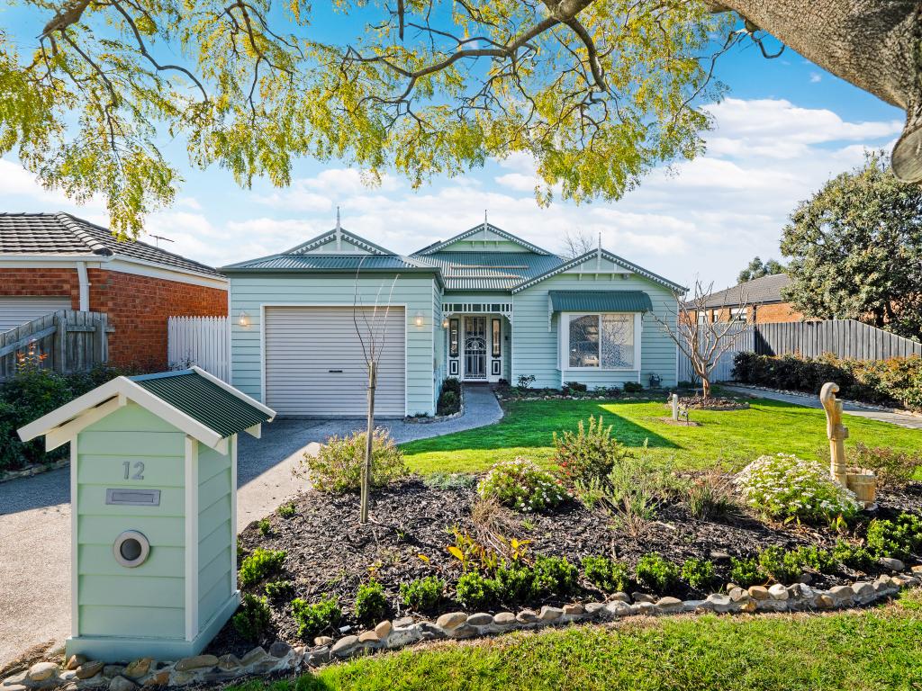 12 Kingsbarn Ct, Cranbourne, VIC 3977