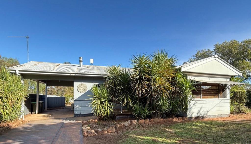 26 Croft St, Trundle, NSW 2875