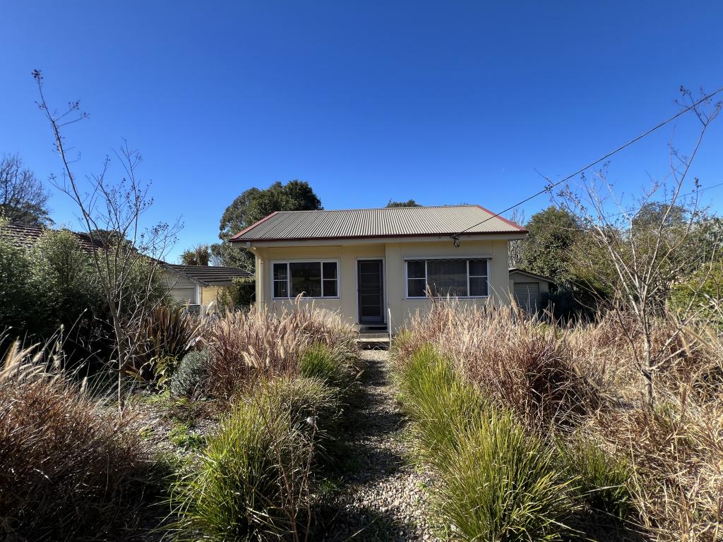 2 Cambridge St, Valley Heights, NSW 2777