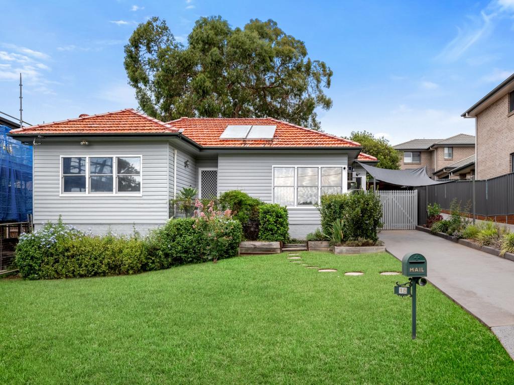 15 Farnsworth Ave, Campbelltown, NSW 2560