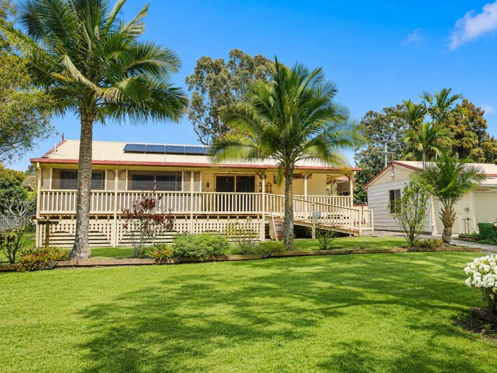 206 High Central Rd, Macleay Island, QLD 4184