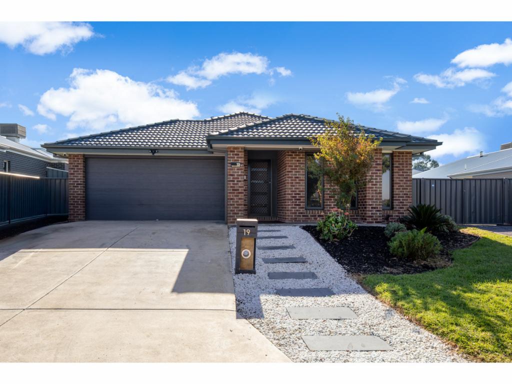 19 Mclaren Bvd, Thurgoona, NSW 2640