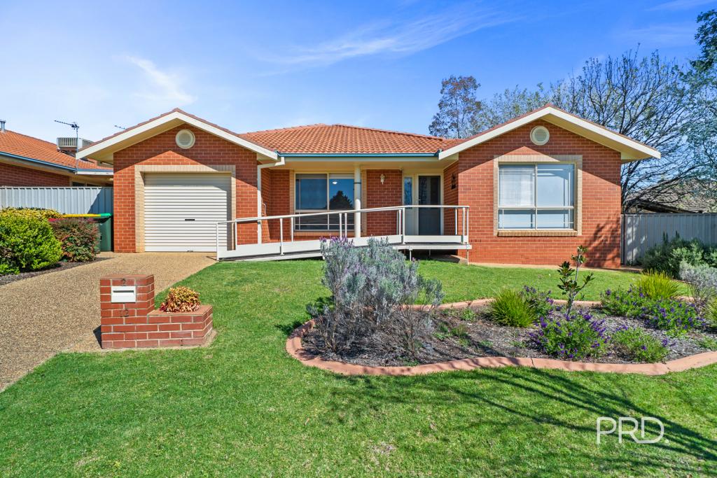 2/12 Kaloona Dr, Bourkelands, NSW 2650