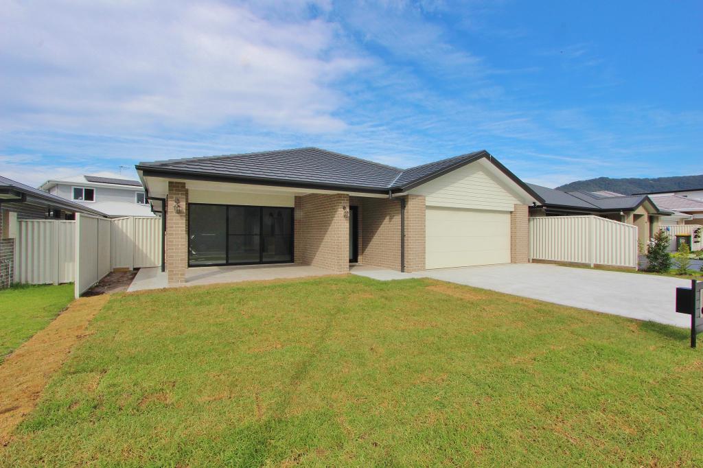 135 SCARBOROUGH WAY, DUNBOGAN, NSW 2443