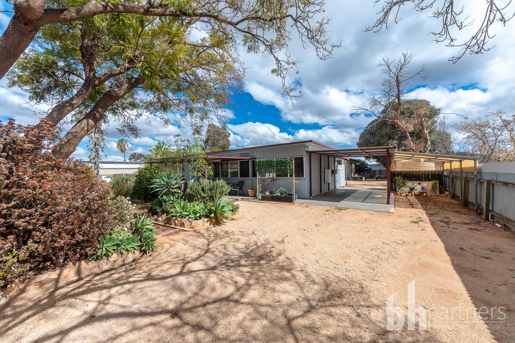 42-44 Sturt St, Loxton, SA 5333