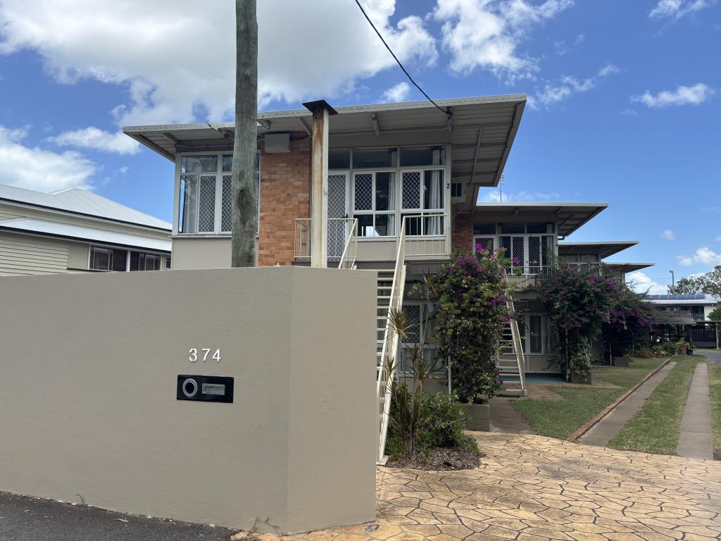 2/374 Esplanade, Torquay, QLD 4655
