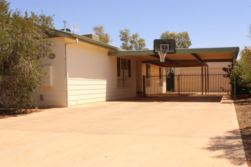 4 POGONA CT, ROXBY DOWNS, SA 5725