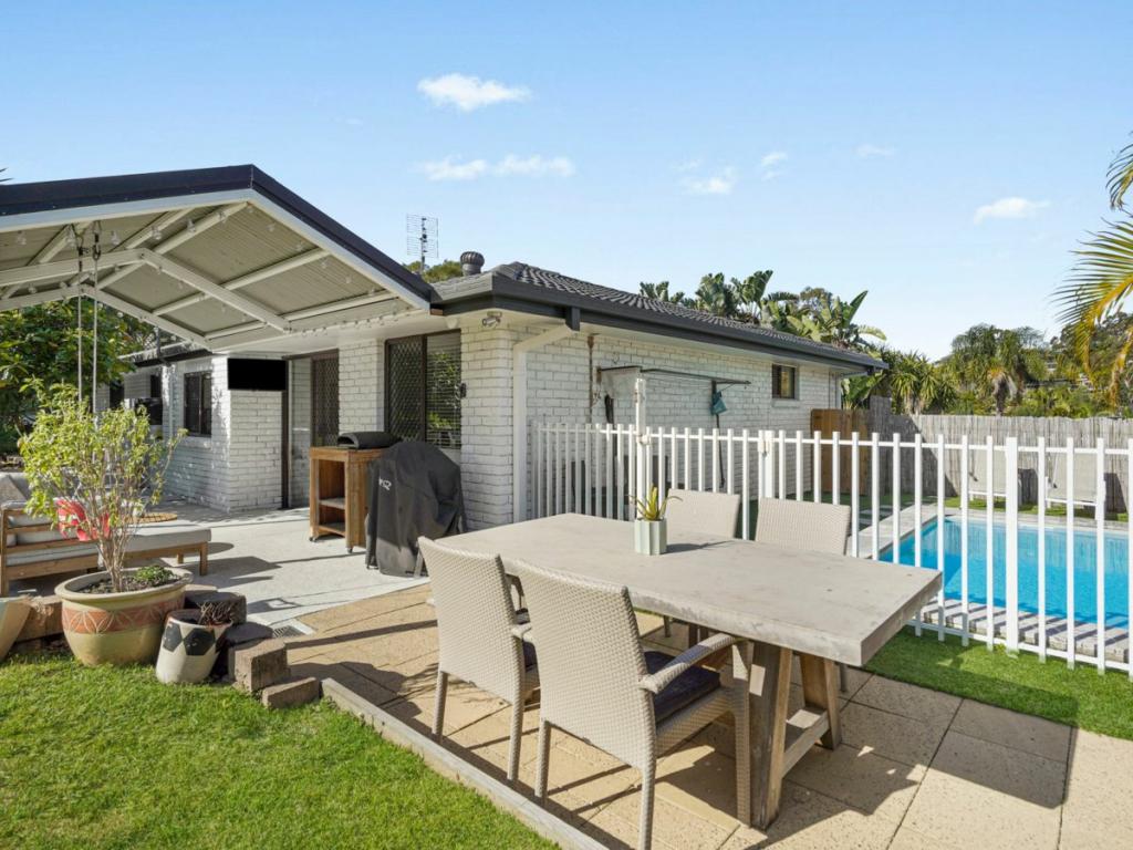 4 Galli Cres, Carrara, QLD 4211