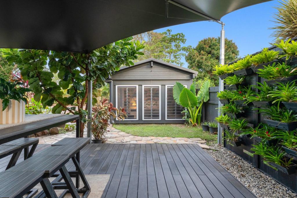 5 Smart St, Mooroobool, QLD 4870