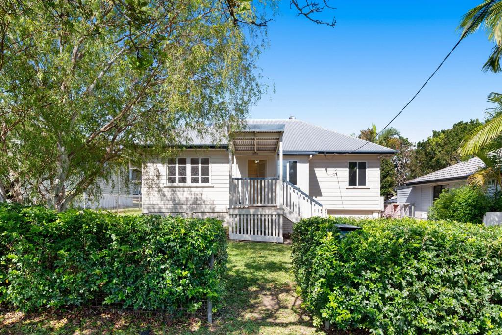 170 WHITES RD, LOTA, QLD 4179