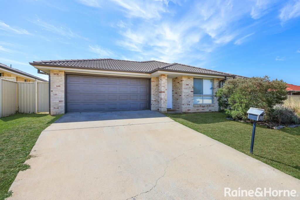30 FLEMMING CRES, WEST TAMWORTH, NSW 2340