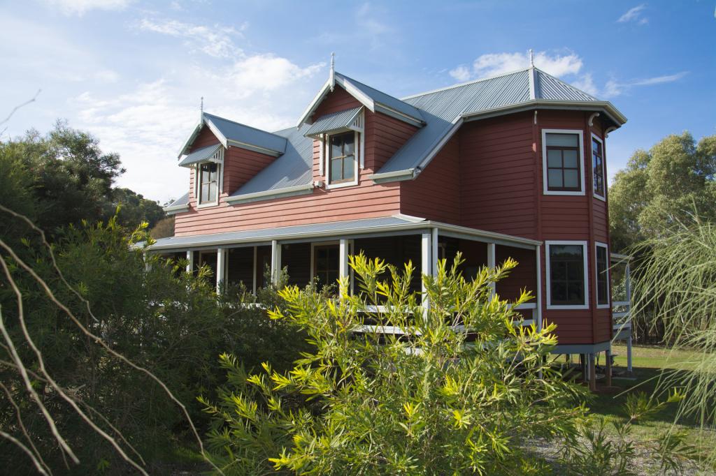 28 ECHIDNA CL, WANDERING, WA 6308