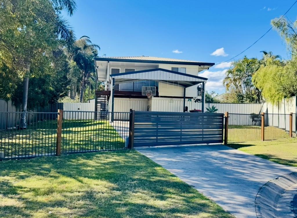 1 MILLER CT, MORANBAH, QLD 4744