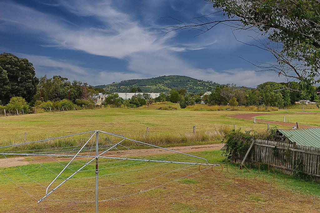 6 James St, Lowood, QLD 4311