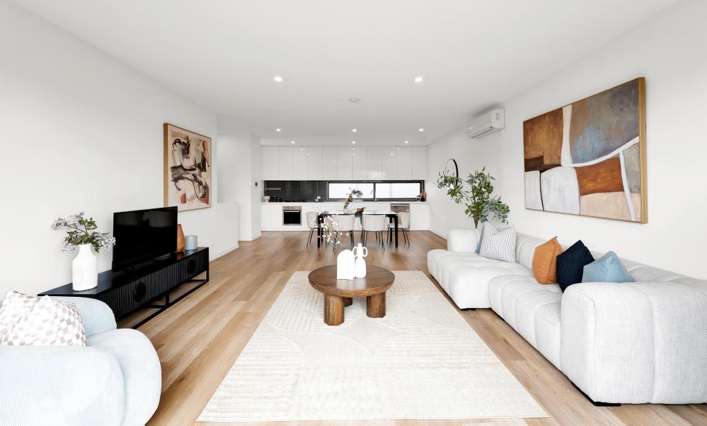 17 RAILWAY PDE, NORTHCOTE, VIC 3070