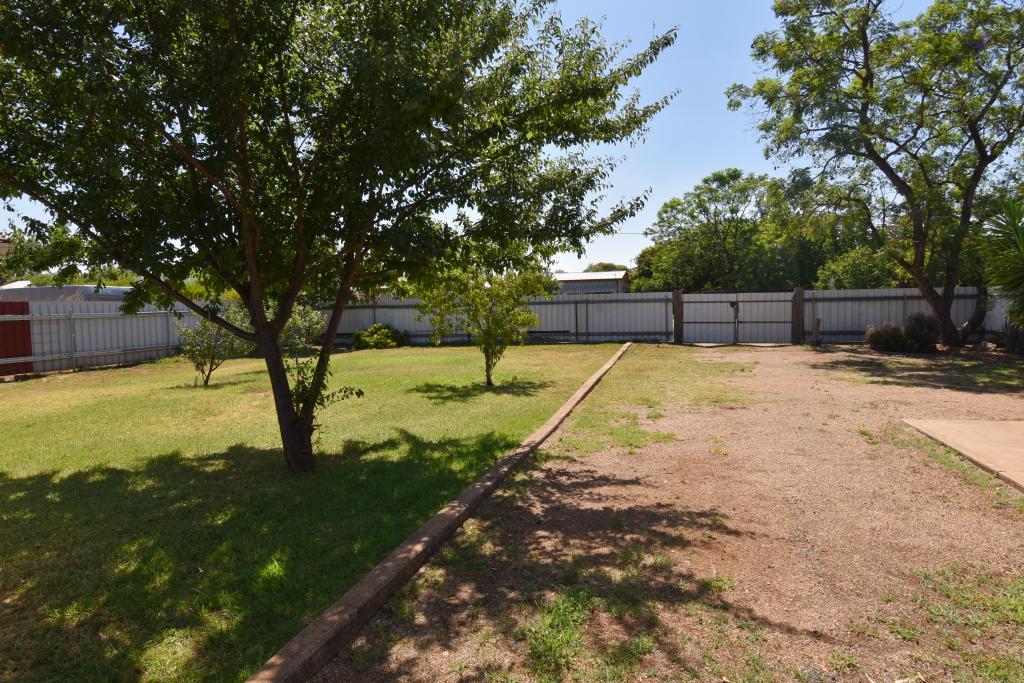 106 Warne St, Wellington, NSW 2820