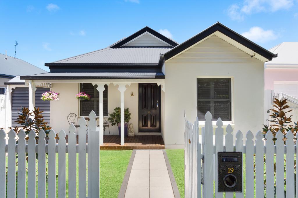 19 KAMALA PL, MERIDAN PLAINS, QLD 4551