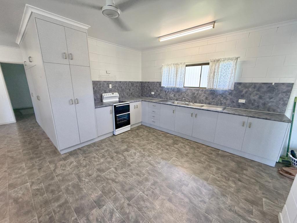 2/14 Barramundi St, Taylors Beach, QLD 4850