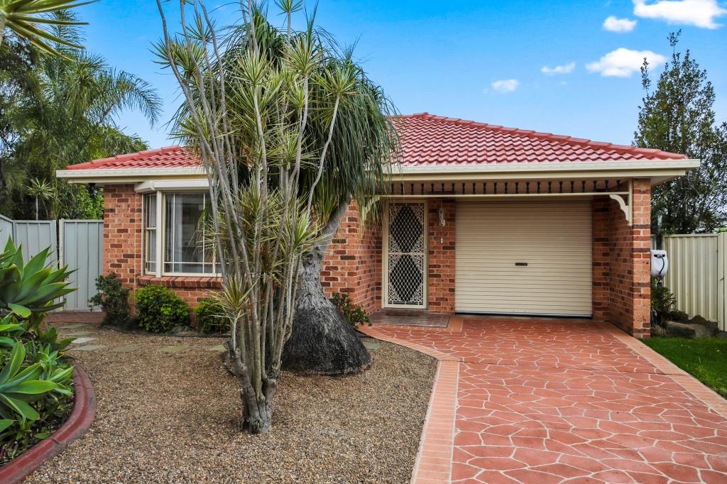 18 Tippet Pl, Quakers Hill, NSW 2763