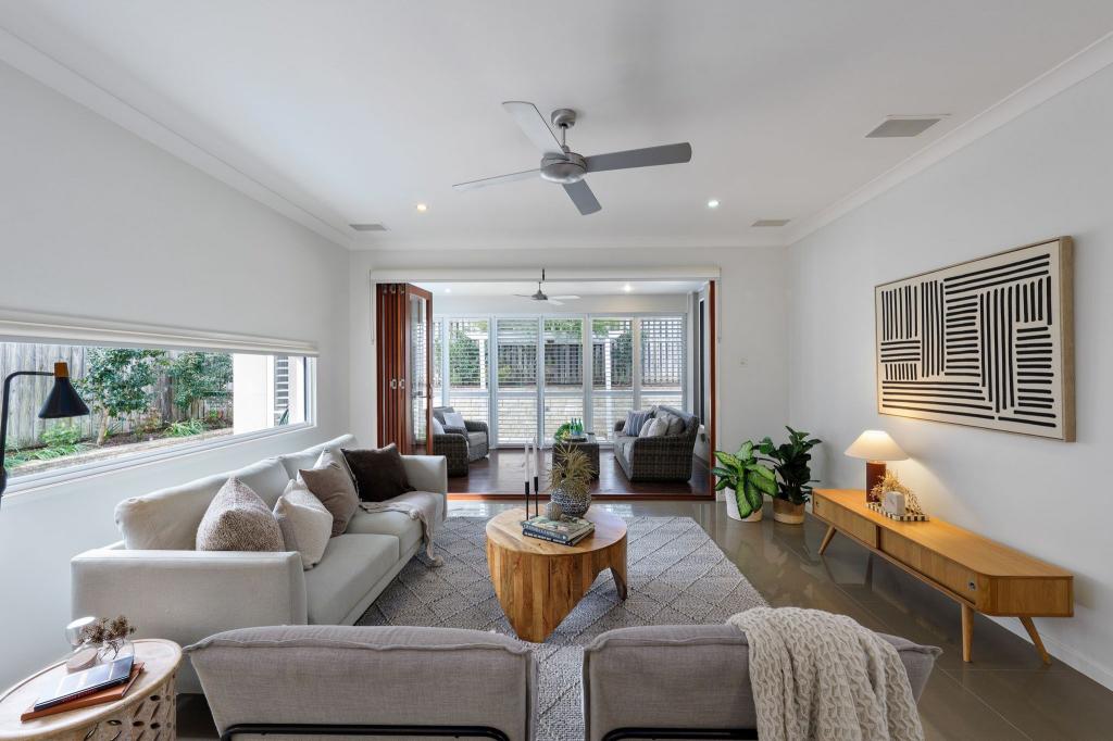 8 Drovers Cl, Ferny Hills, QLD 4055