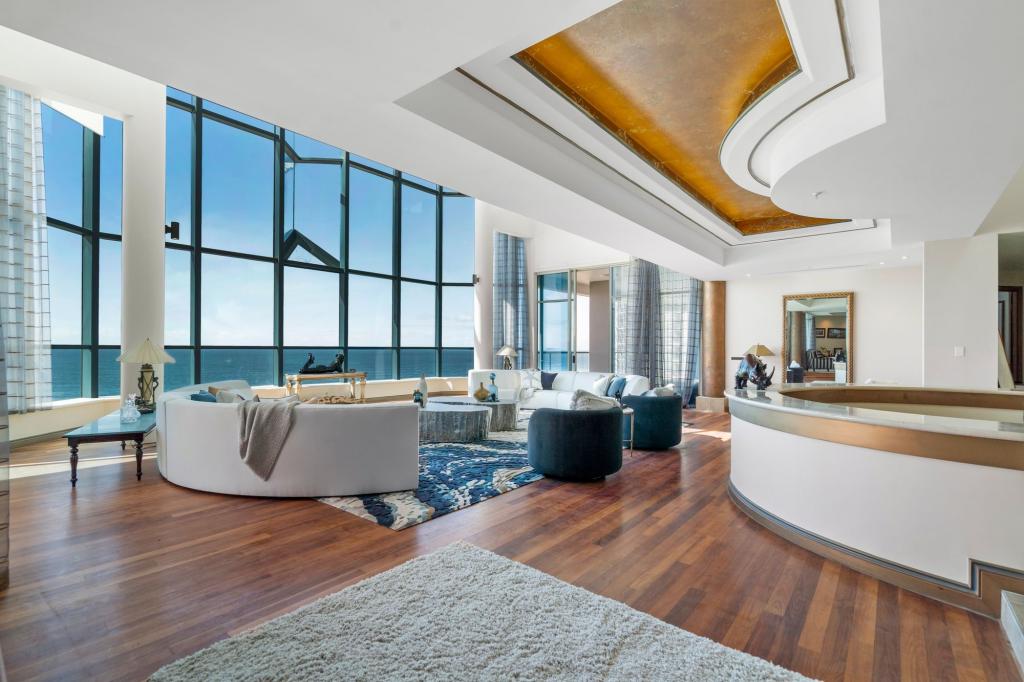 63/100 OLD BURLEIGH RD, BROADBEACH, QLD 4218
