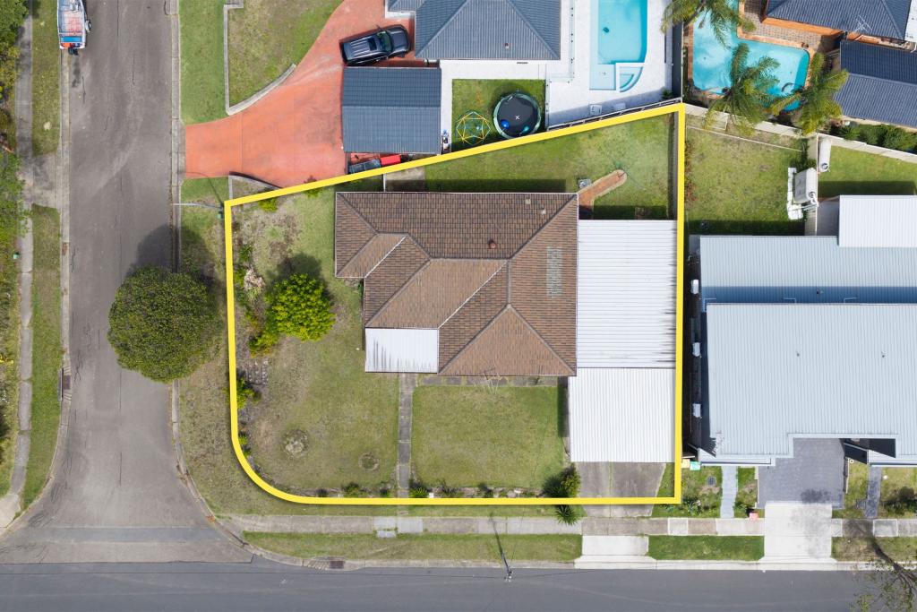 1 Simone Cres, Casula, NSW 2170