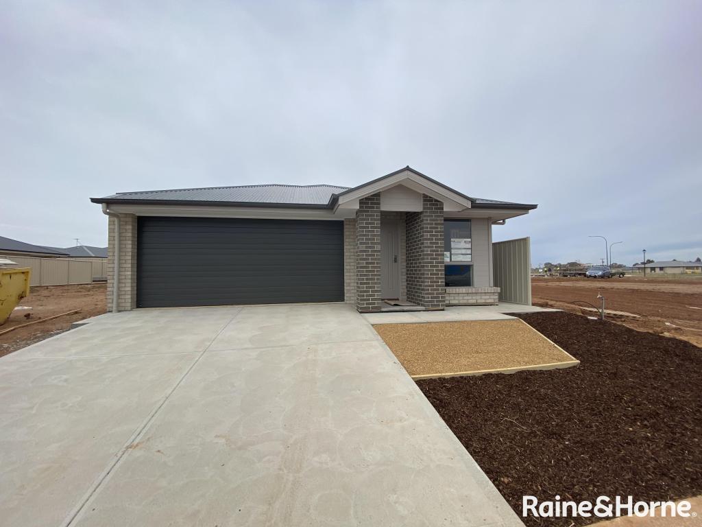 8 ARAGON CT, MUNNO PARA WEST, SA 5115