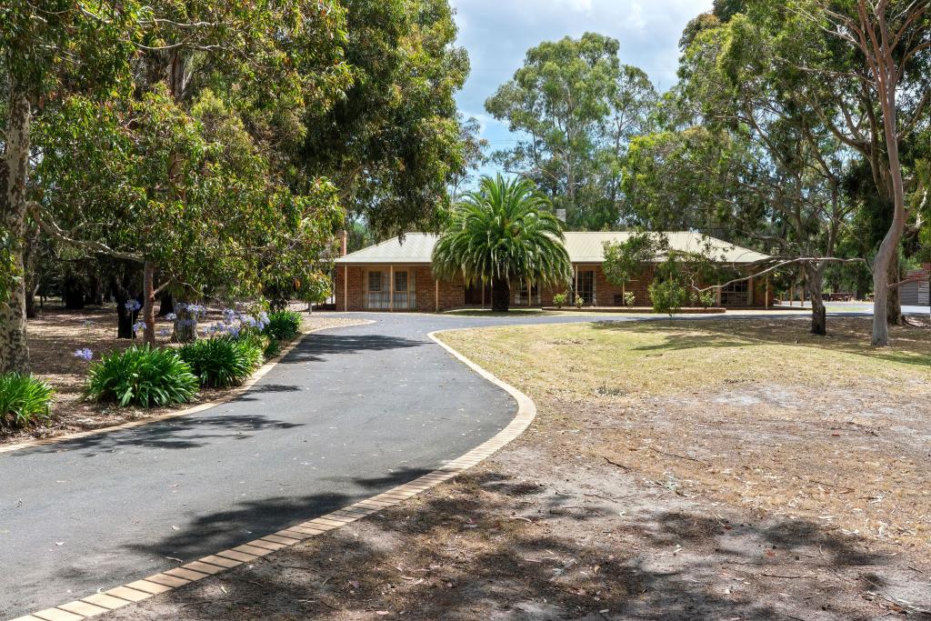 4 Chadwick Cl, Langwarrin, VIC 3910