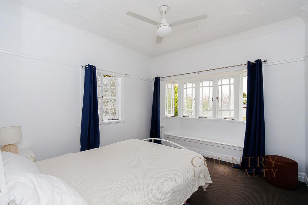6 James St, Lowood, QLD 4311