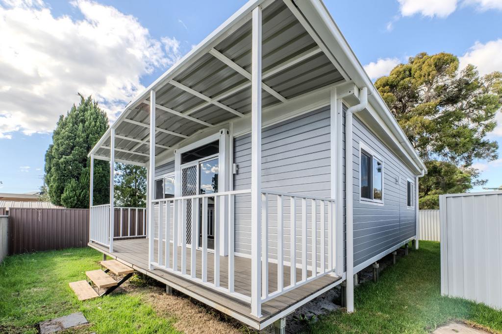 15a Lingayen Ave, Lethbridge Park, NSW 2770
